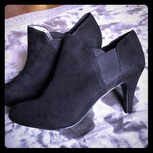 Nine West Black Suede Ankle Booties